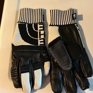 The North face gloves, black and white. Brand new! Size small.